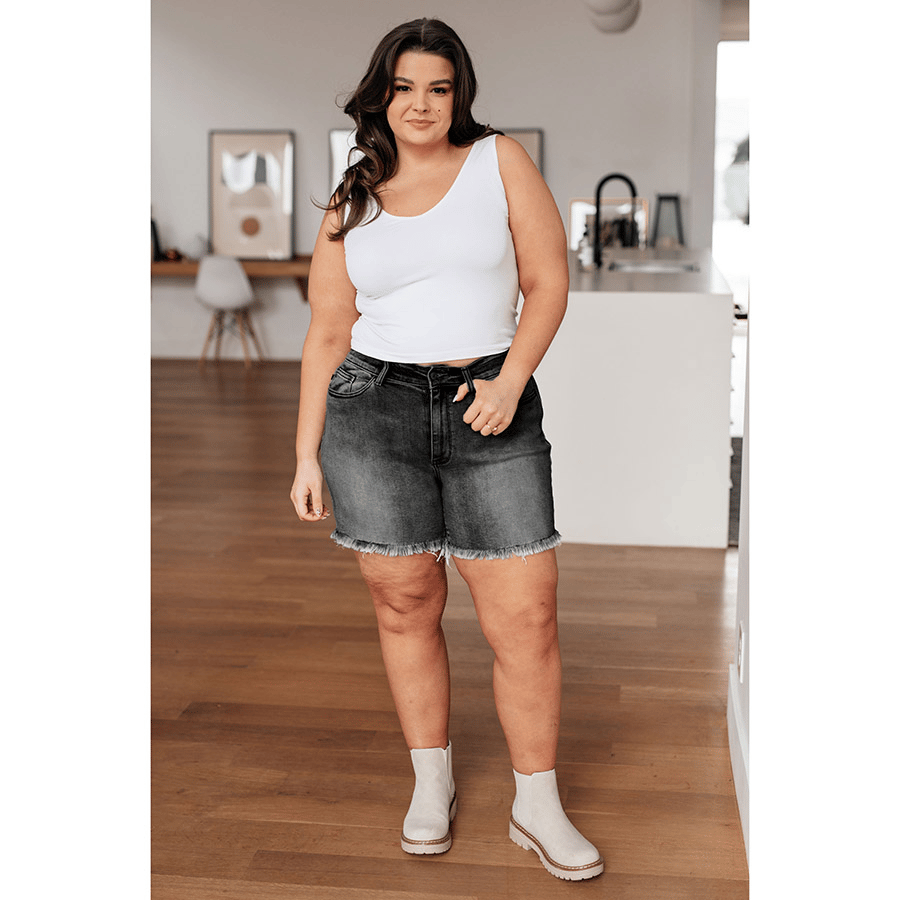 🔥 32% OFF - Trendy High-Waisted Shorts with Fringed Hem