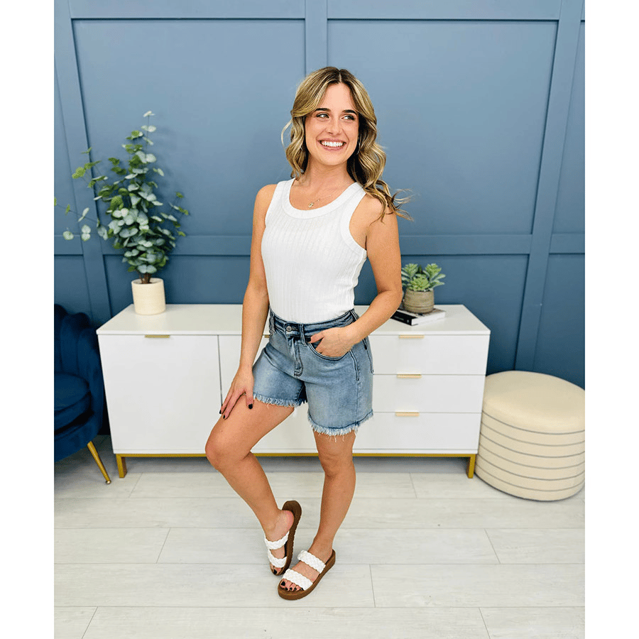 🔥 32% OFF - Trendy High-Waisted Shorts with Fringed Hem